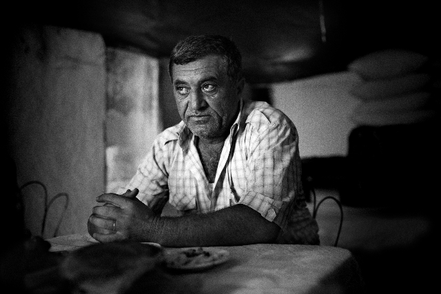 Yasem Guliyev (1965), a former labscientist from Ağdam, lives with his family in a mudhouse in the Dörd Yol-refugee settlement near the frontline. Photo: Dirk-Jan Visser, August 2009.