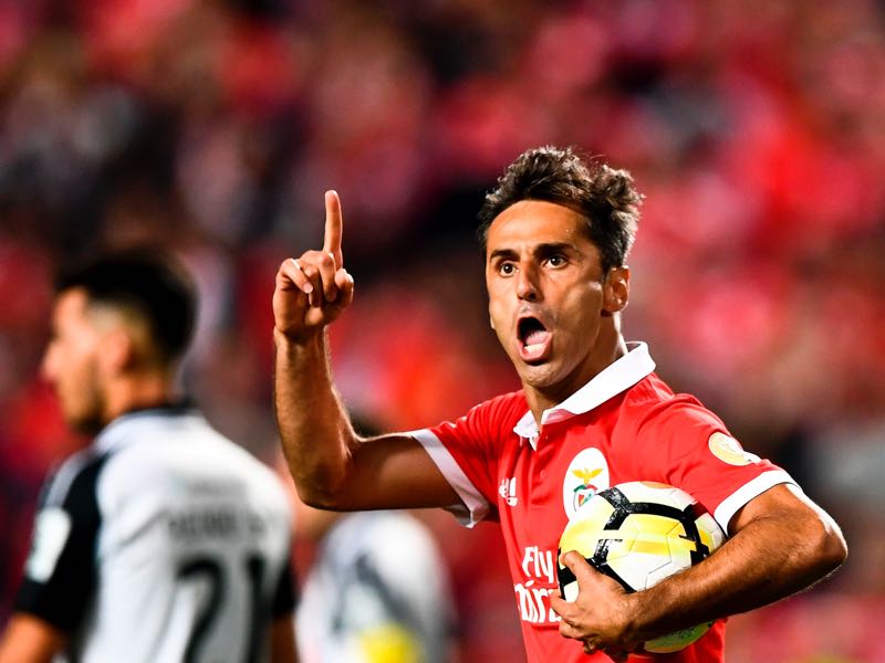 Benfica's Jonas has a build in goal guarantee. (PATRICIA DE MELO MOREIRA/AFP/Getty Images)