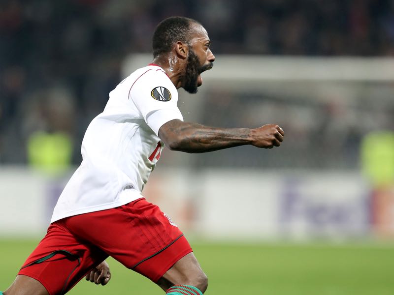 Manuel Fernandes was excellent in the first leg. (VALERY HACHE/AFP/Getty Images)