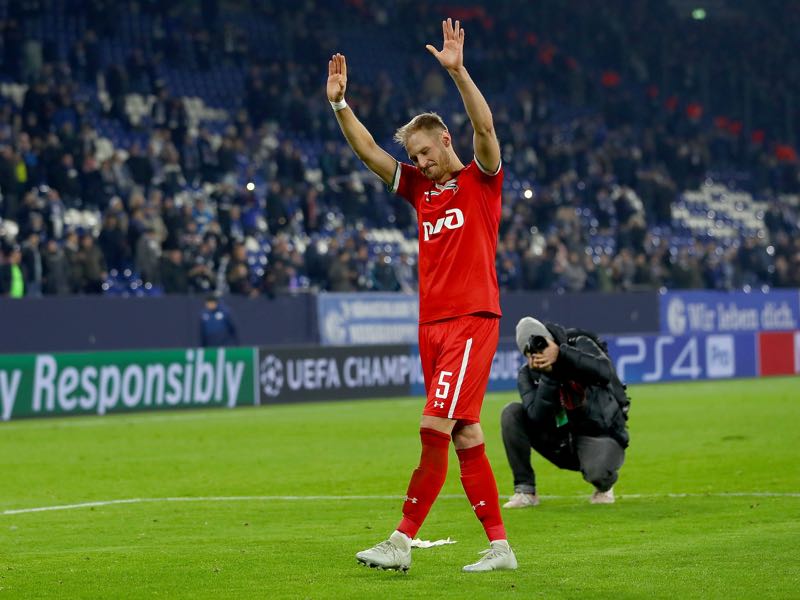 Schalke v Lokomotiv - Benedikt Höwedes is celebrated by the Schalke fans following his first game since leaving the club two summers ago (Photo by Maja Hitij/Getty Images)