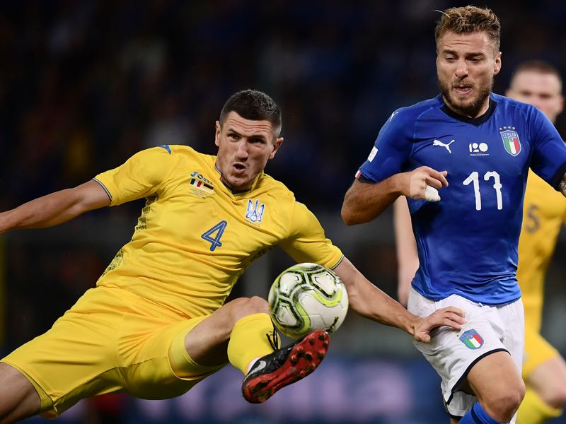 Ukraine's defender Serhiy Kryvtsov (L) and Italy's forward Ciro Immobile go for the ball during the friendly football match Italy vs Ukraine on October 10, 2018 at the Luigi-Ferraris stadium in Genoa. (Photo by Marco BERTORELLO / AFP)